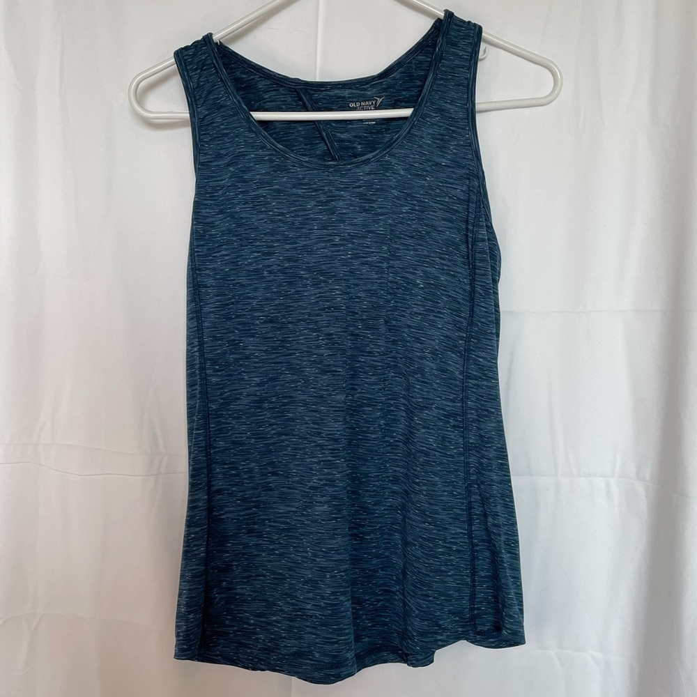 Old Navy/ Active Go-Dry sleeveless workout top​​​​​​​​​​